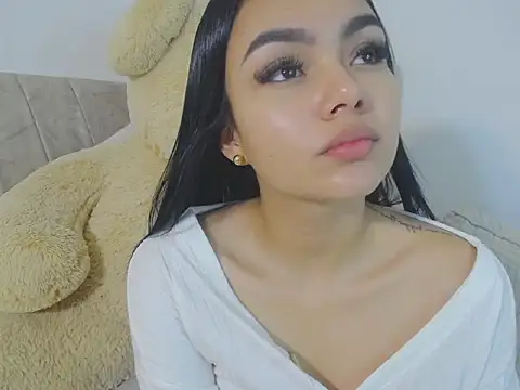 Snapshot of little_emiily_ chatting on 11.03.25 little emiily online show from 11.03.25