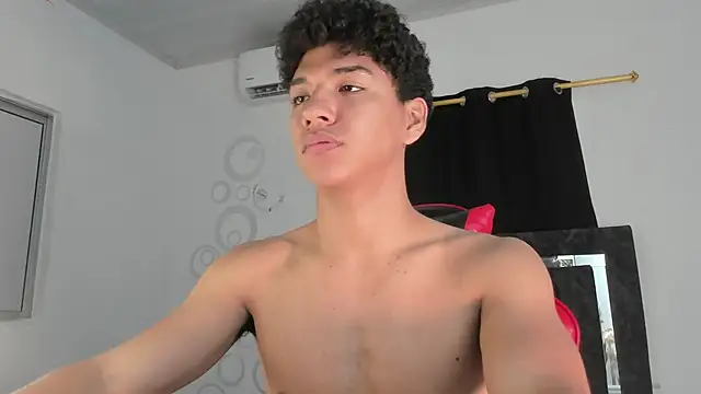 Snapshot of Maximiliano_Khalil chatting on 03.08.26 Maximiliano Khalil online show from 03.08.26