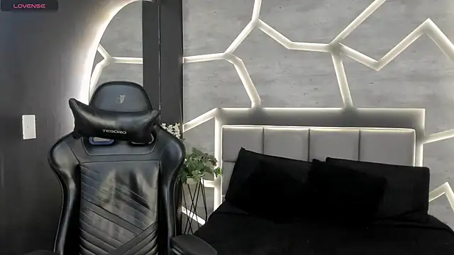 DakotaRussell  online show from 01.06.26