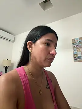 Snapshot of scarlethsb33 chatting on 02.05.26 scarlethsb33 online show from 02.05.26