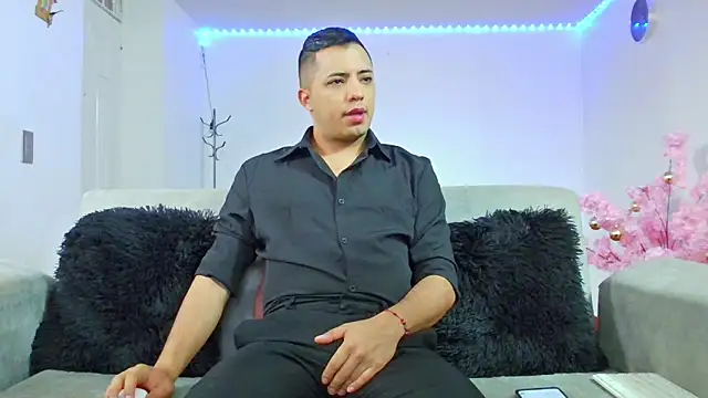 Snapshot of Mike_Fetiche chatting on 12.18.25 Mike Fetiche online show from 12.18.25