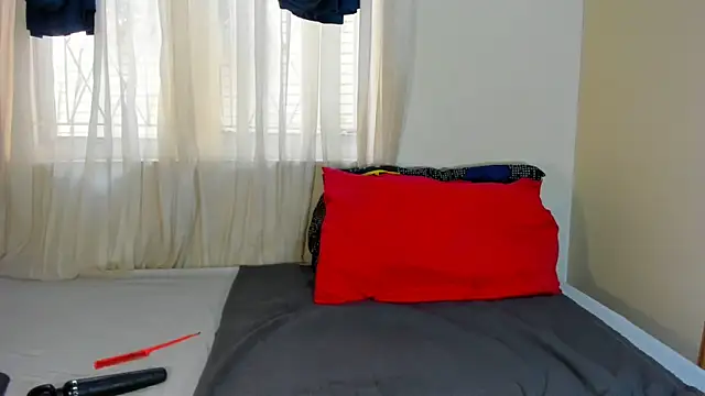 Snapshot of ThickLeeyanaXX chatting on 06.15.26 ThickLeeyanaXX online show from 06.15.26