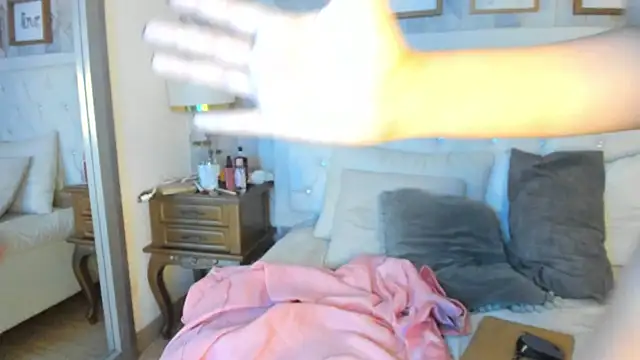 Snapshot of scarlett_thompson_7 chatting on 11.10.25 scarlett thompson 7 online show from 11.10.25