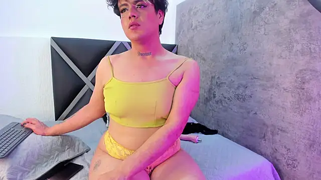 Yordan Curvyhot online show from 10.31.25