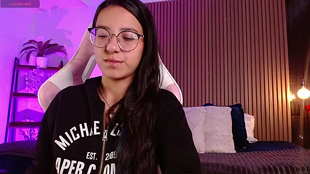 Skay bluee online show from 12.02.25