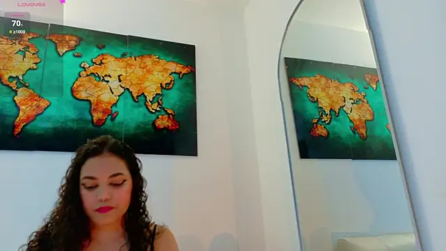 Snapshot of R3d_Moonss__ chatting on 02.14.26 R3d Moonss online show from 02.14.26