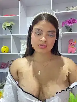 Snapshot of Itskari_ chatting on 11.19.25 Itskari online show from 11.19.25