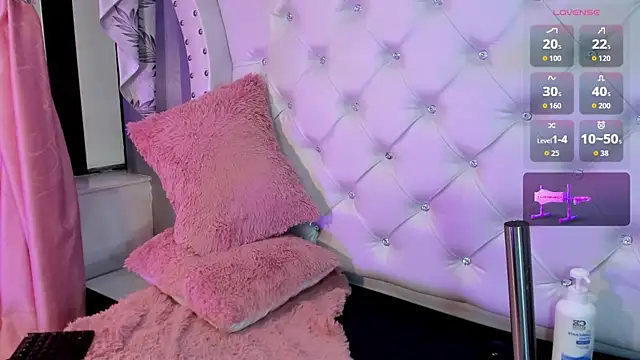 Cristinawhite online show from 12.18.25