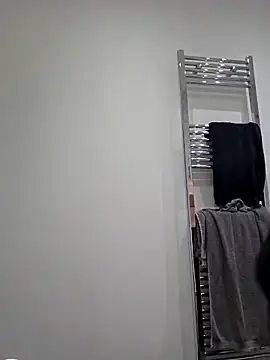 Snapshot of SXCAlice chatting on 11.28.25 SXCAlice online show from 11.28.25