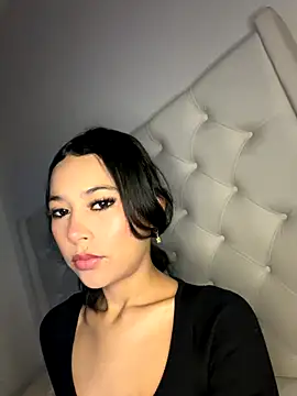 Snapshot of isabella-montes chatting on 11.21.25 isabella-montes online show from 11.21.25