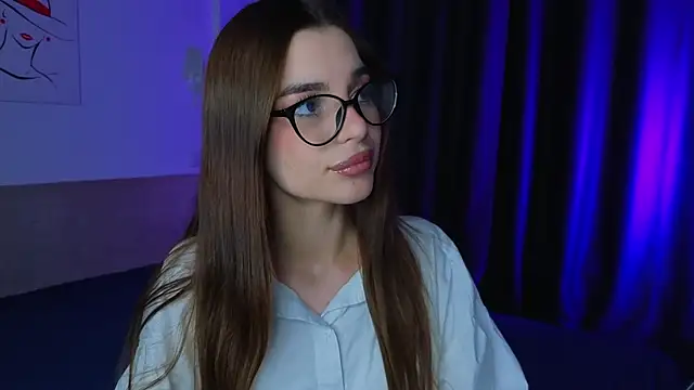 Snapshot of LauraHansil chatting on 05.24.26 LauraHansil online show from 05.24.26