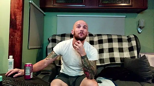 Snapshot of mrlicksalot3 chatting on 11.15.25 mrlicksalot3 online show from 11.15.25