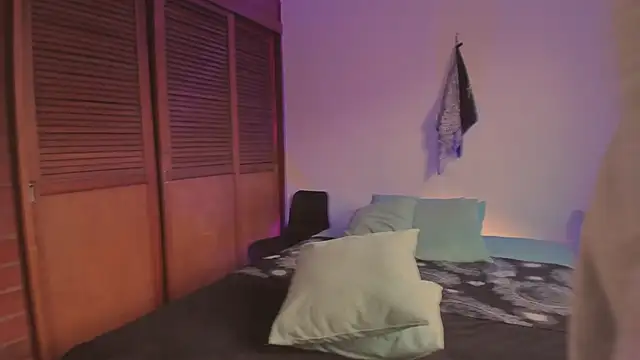 estmonnn online show from 12.15.25