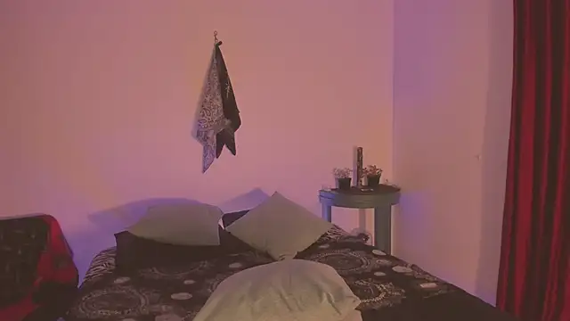 estmonnn online show from 12.18.25