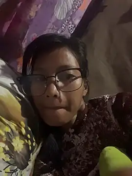 Snapshot of hottiebabe23 chatting on 11.15.25 hottiebabe23 online show from 11.15.25