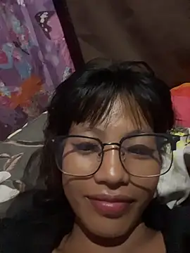 Snapshot of hottiebabe23 chatting on 11.22.25 hottiebabe23 online show from 11.22.25