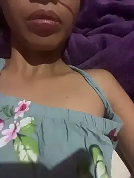 Snapshot of hottiebabe23 chatting on 12.04.25 hottiebabe23 online show from 12.04.25