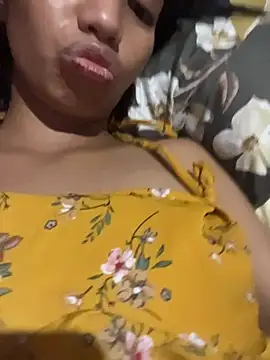 Snapshot of hottiebabe23 chatting on 12.22.25 hottiebabe23 online show from 12.22.25