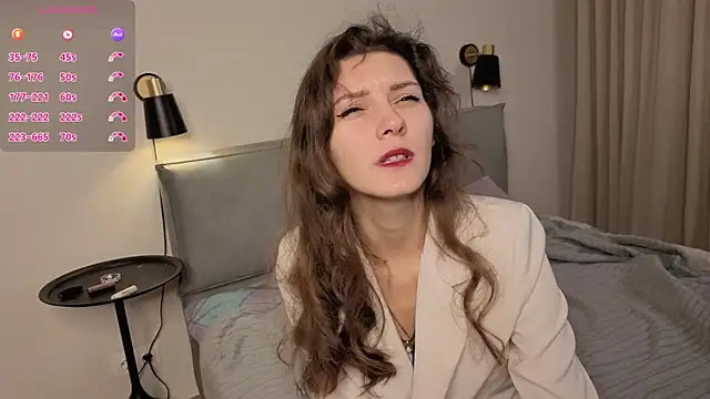 LauraYoungg online show from 11.12.25