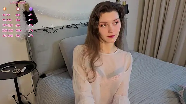 LauraYoungg online show from 12.19.25