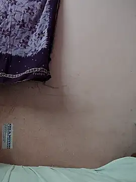 Snapshot of pujapujarrrr chatting on 11.02.25 pujapujarrrr online show from 11.02.25