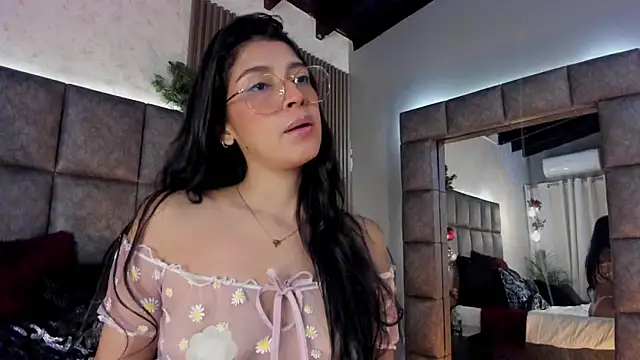 Snapshot of BrigitteVons chatting on 12.16.25 BrigitteVons online show from 12.16.25