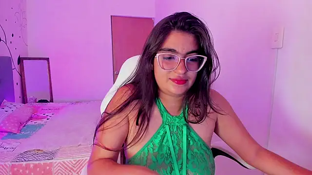 Snapshot of Luna_Jonnes1 chatting on 04.02.26 Luna Jonnes1 online show from 04.02.26