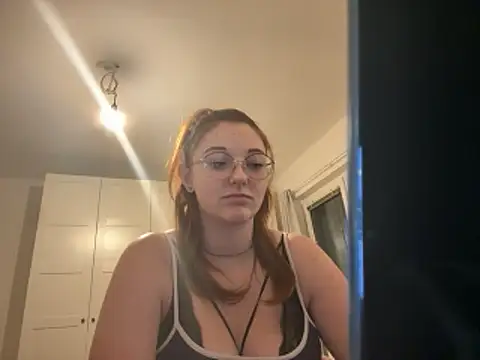 Snapshot of YoungLina chatting on 12.03.25 YoungLina online show from 12.03.25