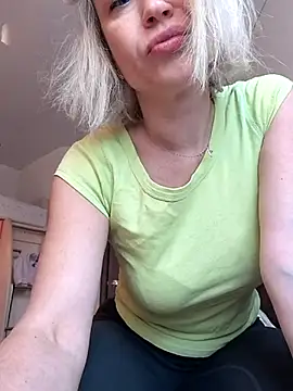 Snapshot of Elle_Milfa chatting on 02.05.26 Elle Milfa online show from 02.05.26