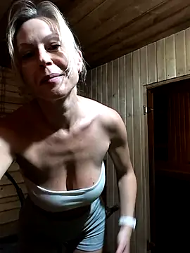 Snapshot of Elle_Milfa chatting on 06.14.26 Elle Milfa online show from 06.14.26