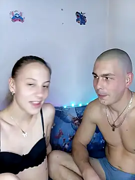 Snapshot of Laurazec chatting on 11.13.25 Laurazec online show from 11.13.25