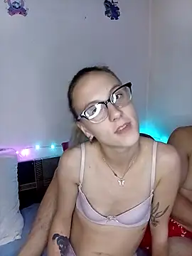 Snapshot of Laurazec chatting on 11.20.25 Laurazec online show from 11.20.25