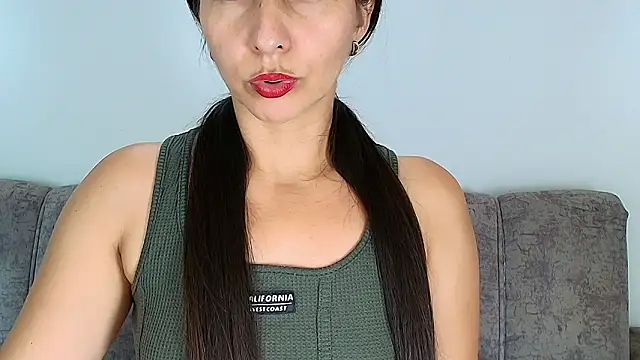 Snapshot of alana_pink95 chatting on 11.13.25 alana pink95 online show from 11.13.25