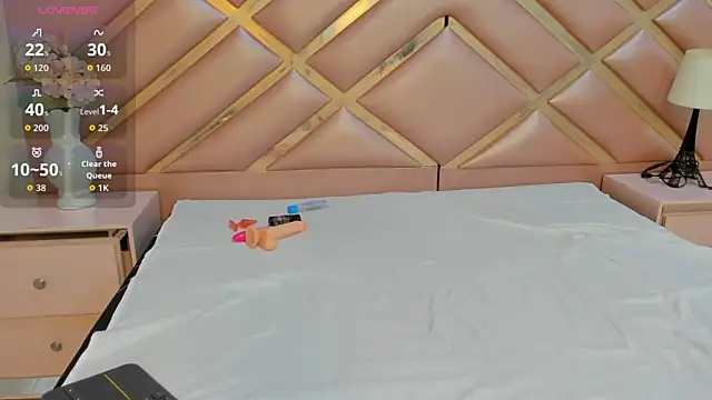 Snapshot of TiffanyBeckerr chatting on 11.14.25 TiffanyBeckerr online show from 11.14.25