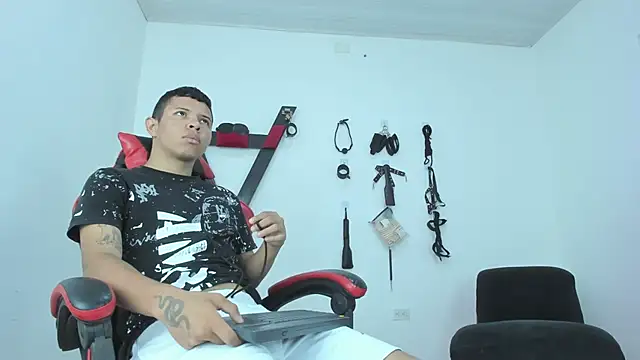 Snapshot of Steven19_LatinBoy chatting on 11.06.25 Steven19 LatinBoy online show from 11.06.25