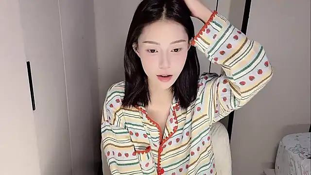 Snapshot of yuyu-33 chatting on 11.26.25 yuyu-33 online show from 11.26.25