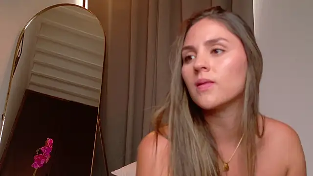 Snapshot of VictoriaNova_ chatting on 07.17.26 VictoriaNova online show from 07.17.26
