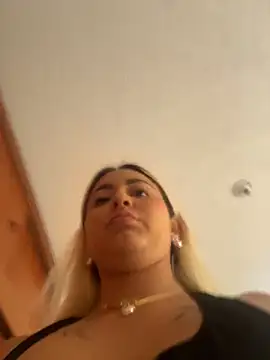 Elina Hills online show from 01.16.26