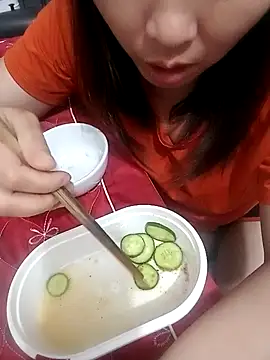 Snapshot of Elina_99 chatting on 11.17.25 Elina 99 online show from 11.17.25