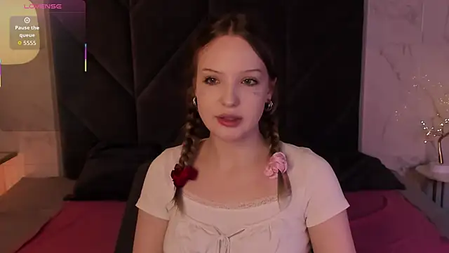 Snapshot of Iris_Fresh chatting on 11.28.25 Iris Fresh online show from 11.28.25