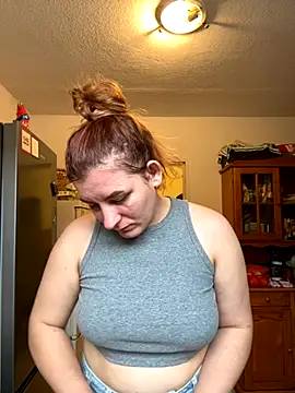 Snapshot of MOLO-ko chatting on 11.26.25 MOLO-ko online show from 11.26.25