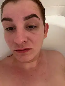 Snapshot of MOLO-ko chatting on 11.27.25 MOLO-ko online show from 11.27.25