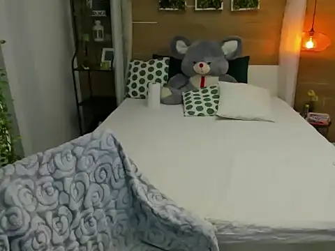 Snapshot of OhLadyPlease chatting on 11.30.25 OhLadyPlease online show from 11.30.25