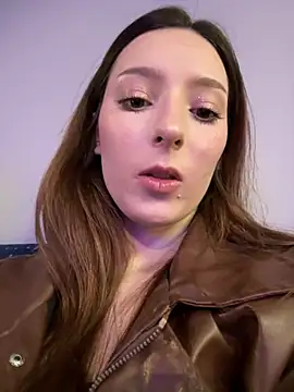 Snapshot of LilluKatten chatting on 05.16.26 LilluKatten online show from 05.16.26