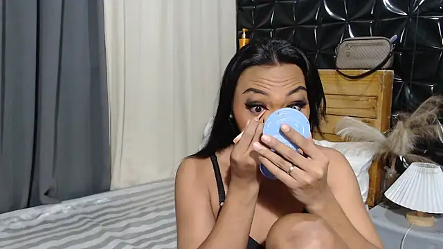 Snapshot of TheExoticJessa chatting on 11.04.25 TheExoticJessa online show from 11.04.25