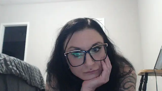 Snapshot of Holyplastic chatting on 11.25.25 Holyplastic online show from 11.25.25