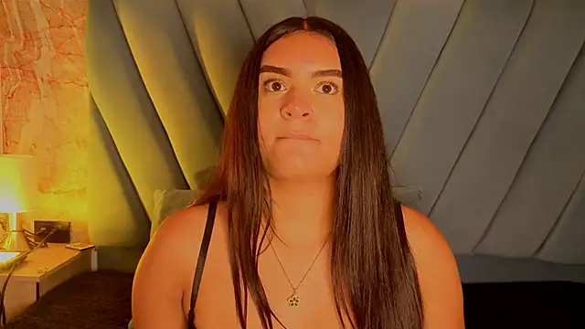 Snapshot of amarahanks1 chatting on 11.08.25 amarahanks1 online show from 11.08.25