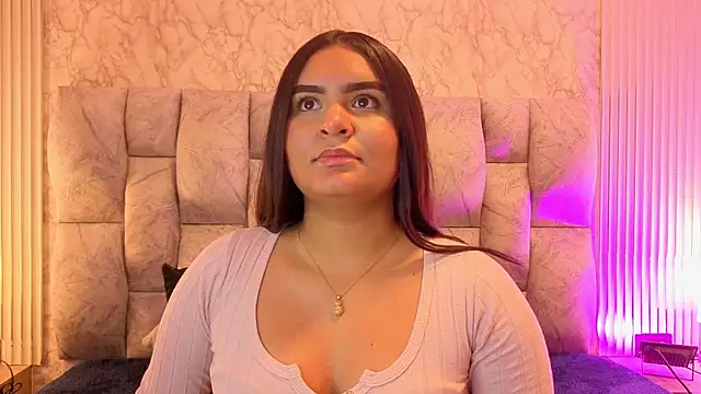 Snapshot of amarahanks1 chatting on 11.18.25 amarahanks1 online show from 11.18.25