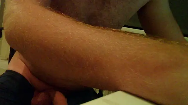 Snapshot of geile-man-34 chatting on 11.19.25 geile-man-34 online show from 11.19.25