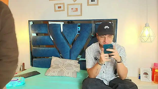 Zoe And Dylan  online show from 02.19.26